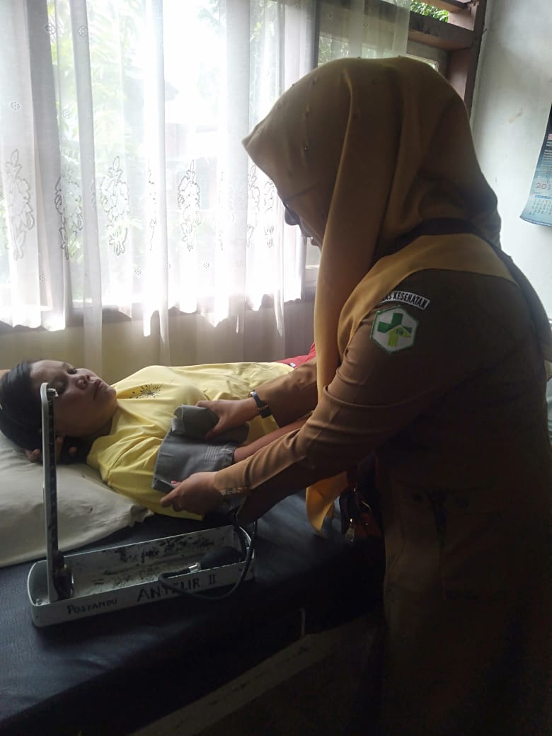 Puskesmas Tanjung Makmur melaksanakan  Posyandu di Posyandu Cempaka Biru IV ,Nagari Silaut. 