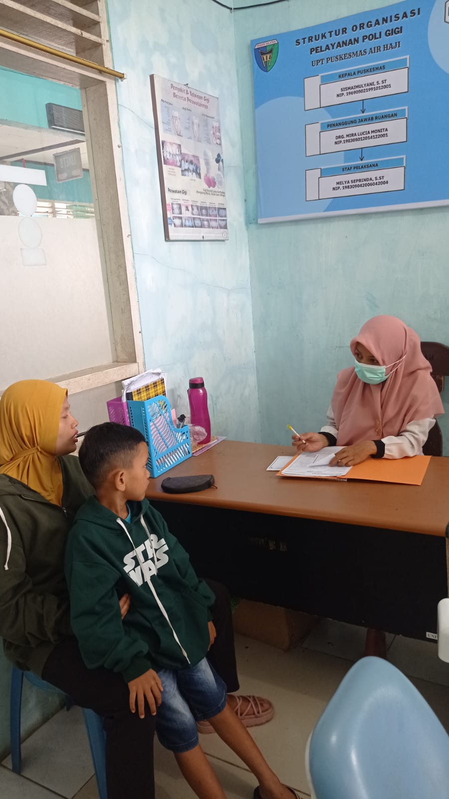 Pelayanan Pasien di Ruang Kesehatan Gigi dan Mulut Puskesmas Air Haji* Rabu, 16-11-2022