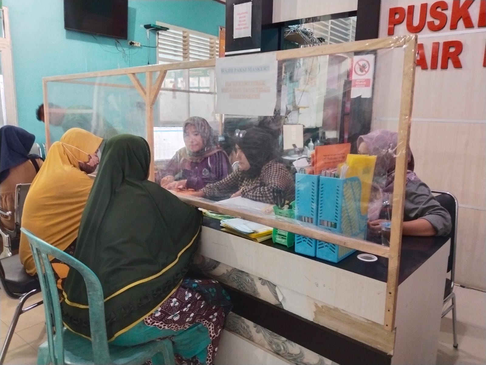 PUSKESMAS AIR HAJI JUMAT,19 NOVEMBER 2022 LAKUKAN PELAYANA DI RUANGAN REKAM MEDIS