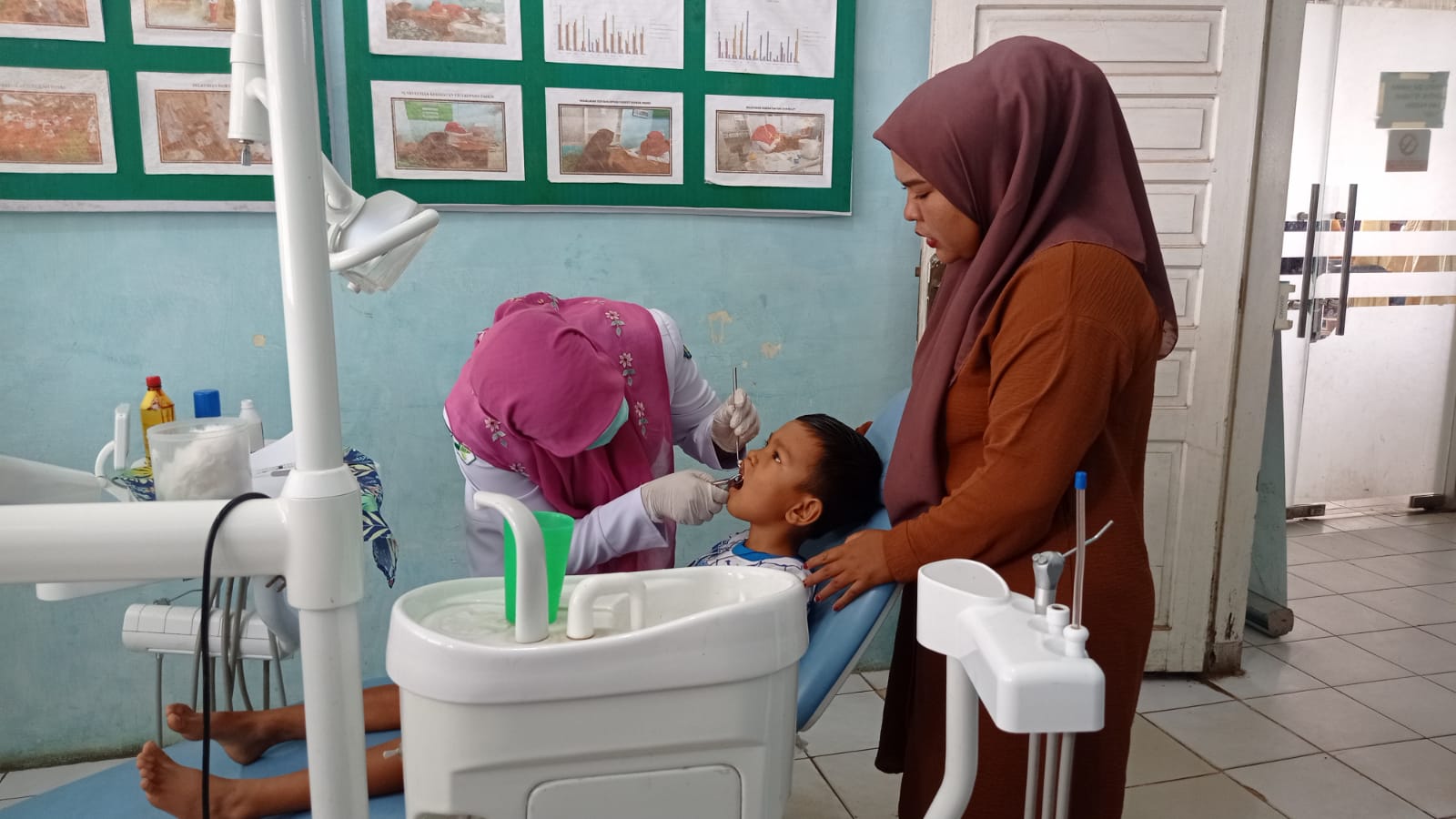 PELAYANAN DI RUANG KESEHATAN GIGI DAN MULUT PUSKESMAS AIR HAJI* Senin, 21-11-2022