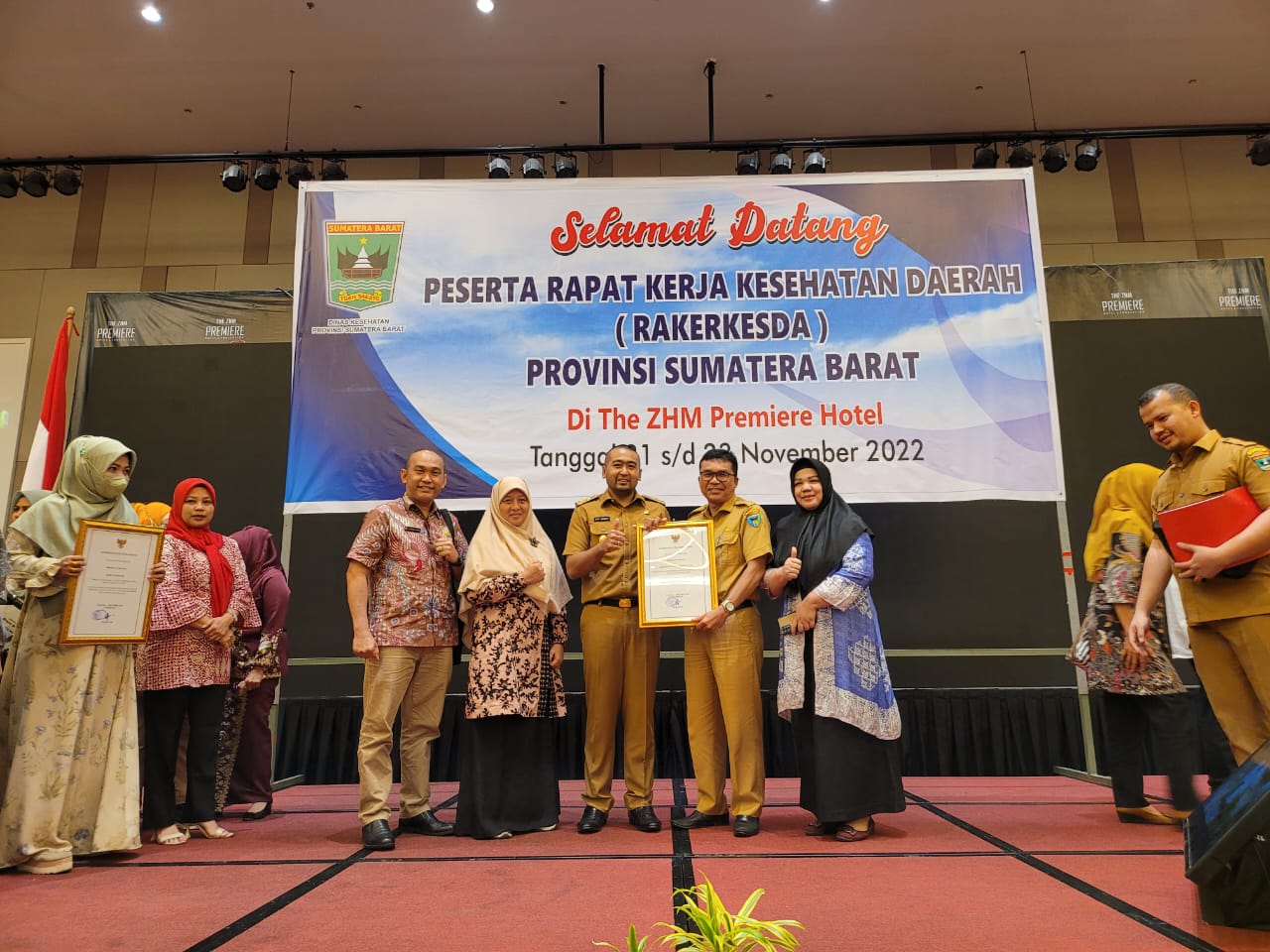 KABUPATEN PESISIR SELATAN MENERIMA PIAGAM PENGHARGAAN STOP BUANG AIR BESAR SEMBARANGAN Selasa, 22 No
