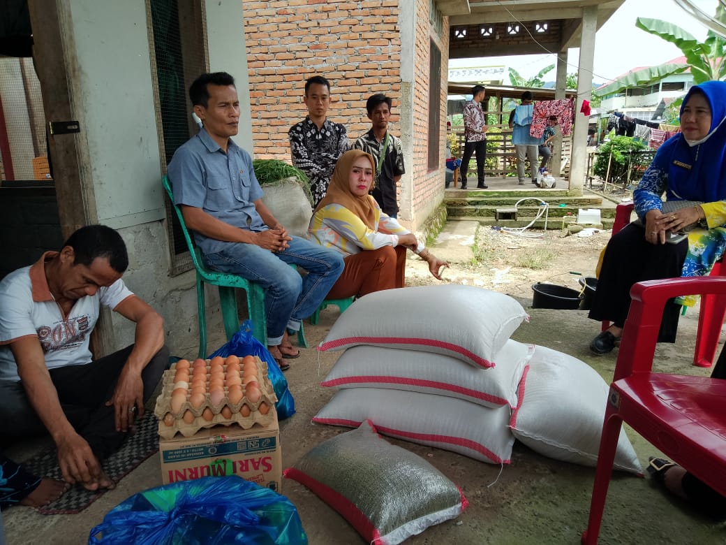 MENDAMPINGI KUNJUNGAN DINAS KETAHANAN PANGAN KABUPATEN PESISIR SELATAN KE PUSKESMAS KAYU GADANG