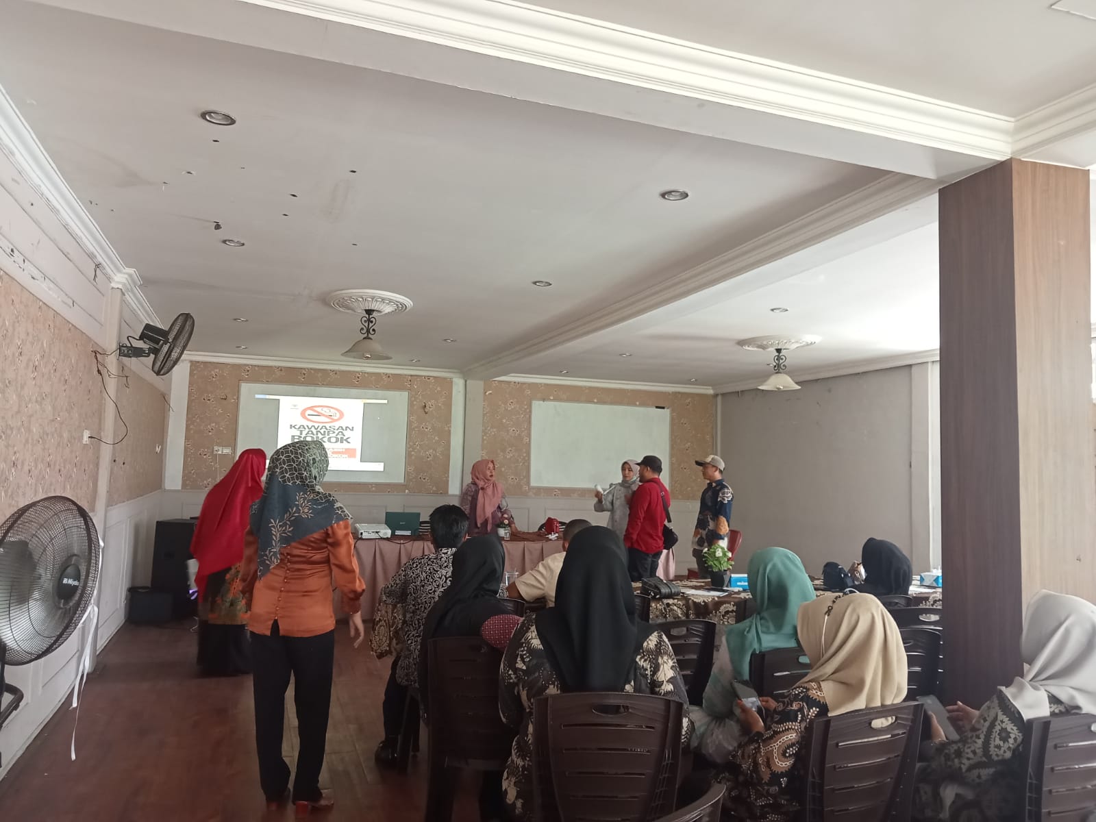 PUSKESMAS AIR PURA PEMBENTUKAN KAWASAN TANPA ASAP ROKOK (KTR)DAN PELATIHAN PETUGAS 