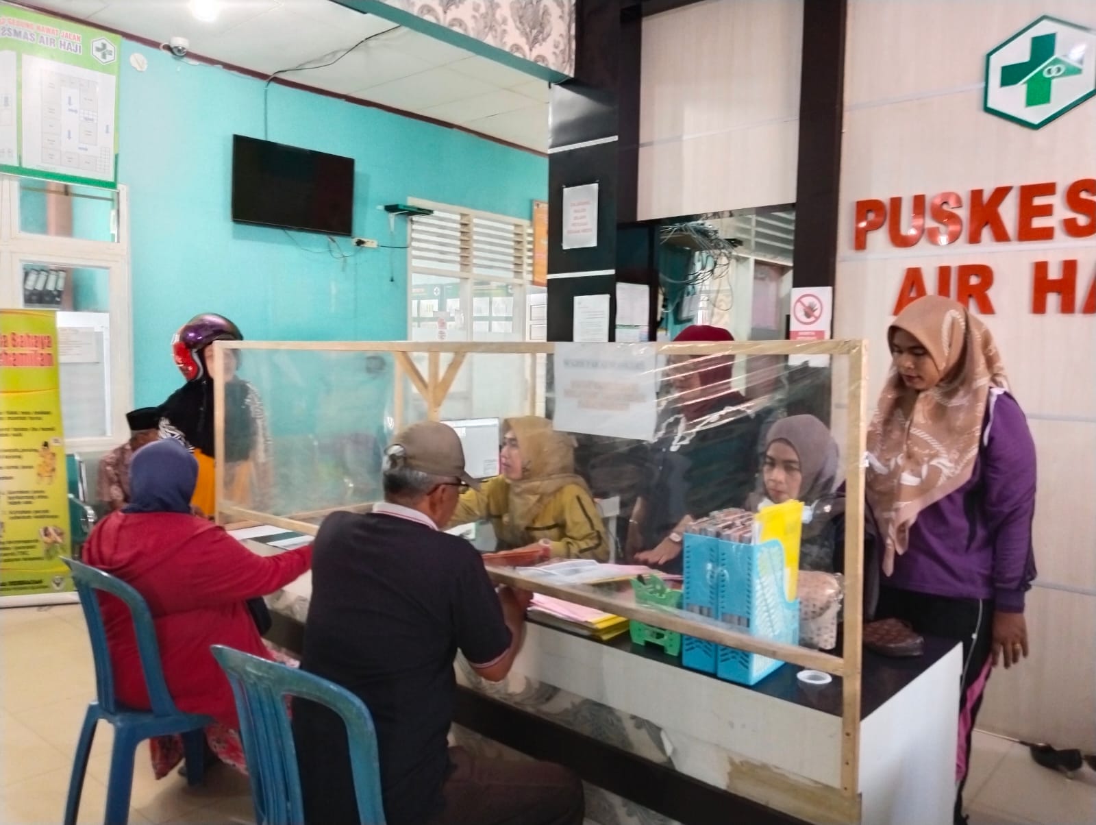 PUSKESMAS AIR HAJI SABTU,  26 NOVEMBER 2022 LAKUKAN PELAYANAN DI RUANGAN REKAM MEDIS