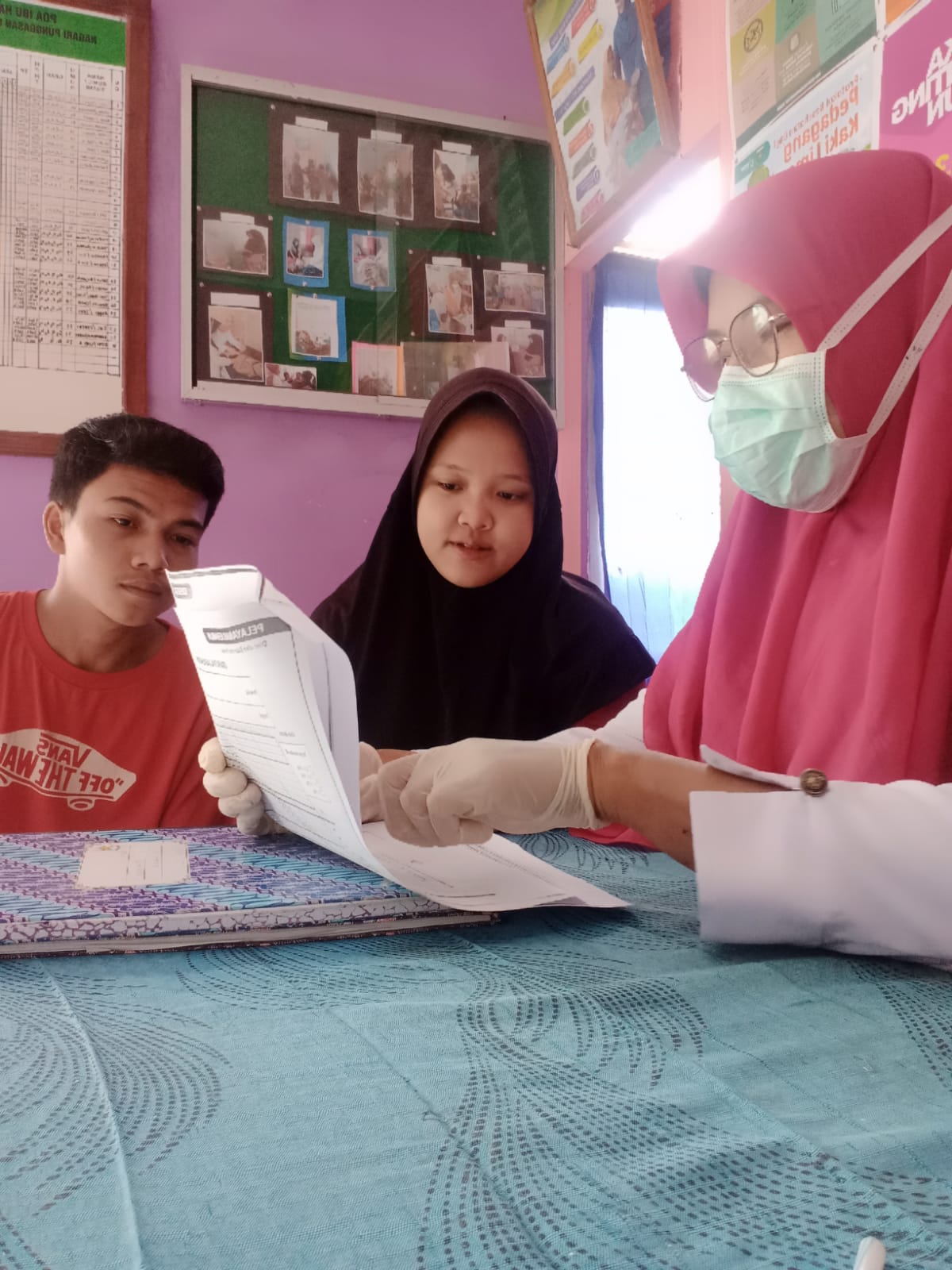 Melayani kunjungan berkala ibu hamil di poskesri bukit putus luar Puskesmas Air haji Senen\' 28 nov 