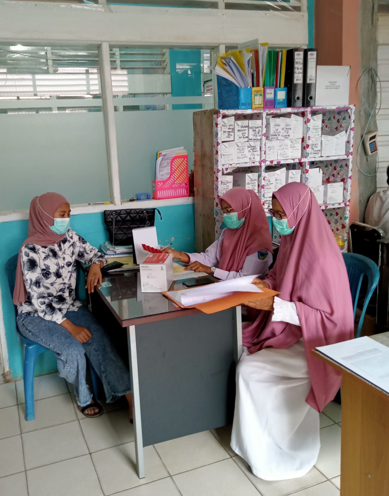 Puskesmas air haji  Senin, tgl 29 -11-2022 Pelayanan di ruangan  TB paru.