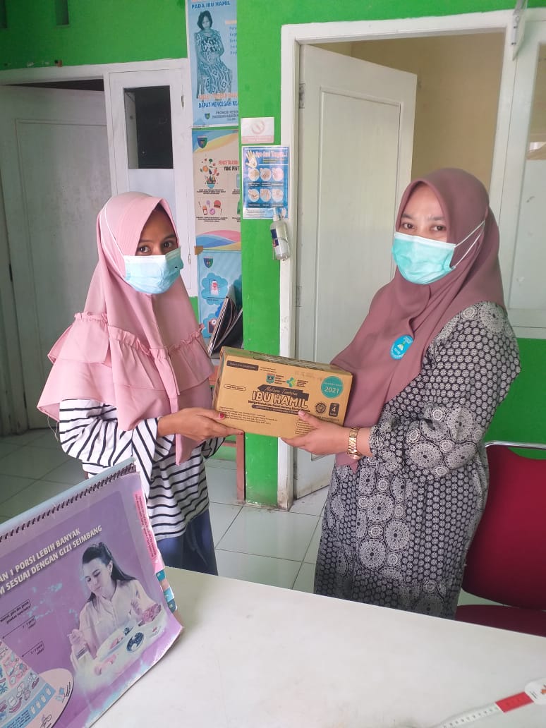 Pelayanan dalam gedung : pemberian PMT dan konseling gizi dipuskesmas balaiselasa