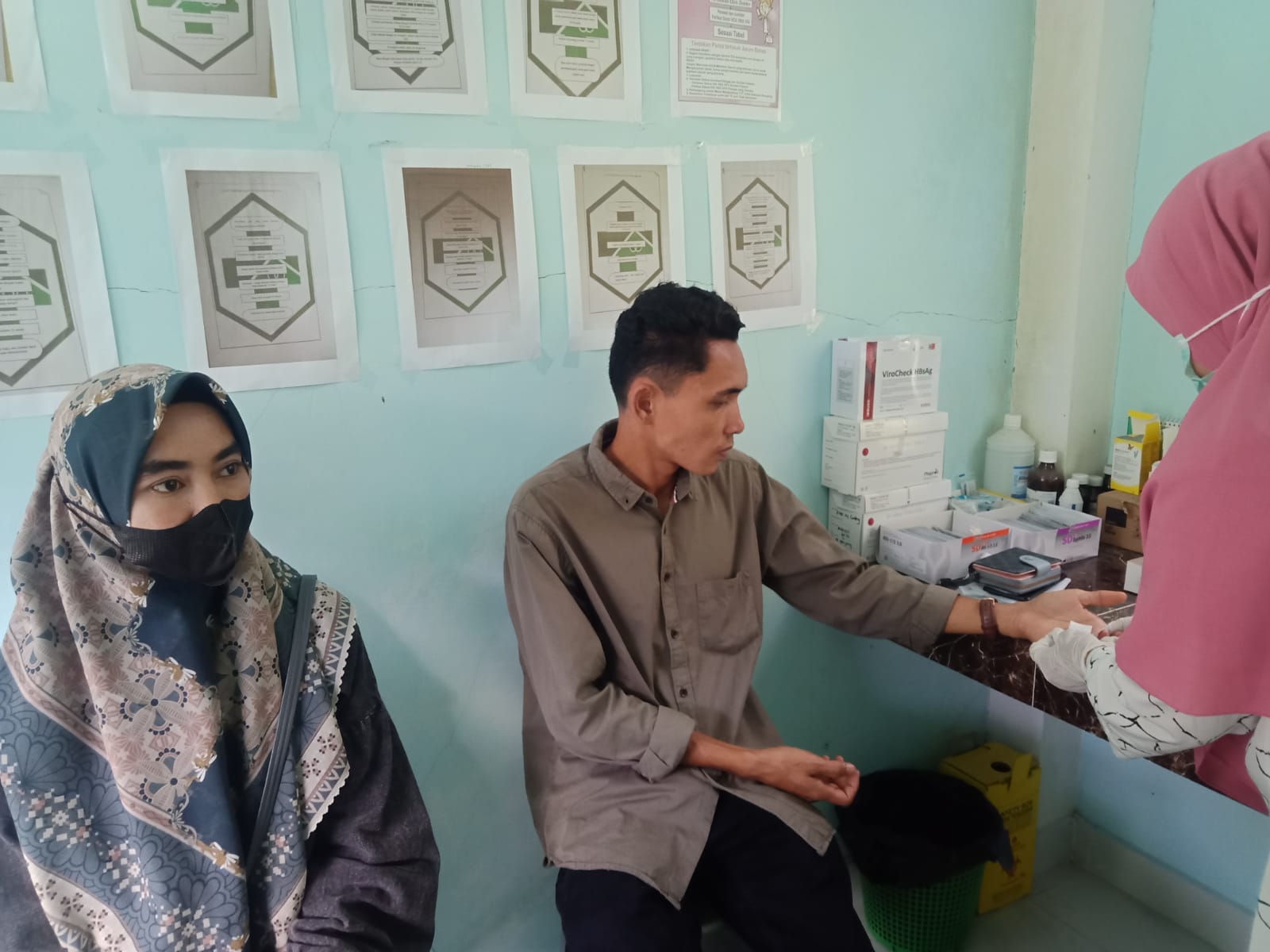 KUNJUNGAN CALON PENGANTIN (CATIN)TUK PEMERIKSAAN TRIVEL E DI RUANG LABOR PUSK KY GADANG 