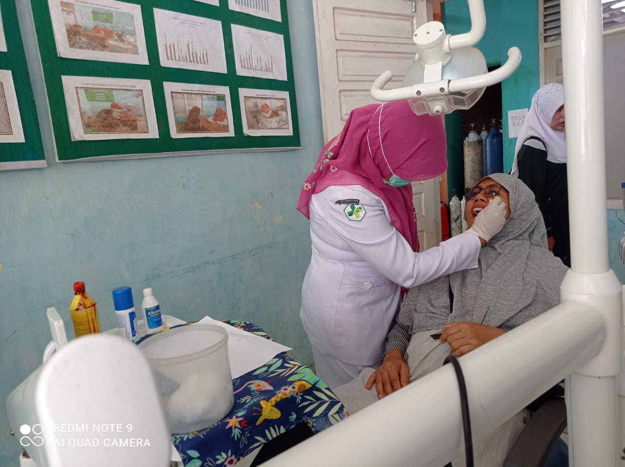 Pelayanan Pasien di Ruang Kesehatan Gigi dan Mulut Puskesmas Air Haji* Senin, 05-12-2022