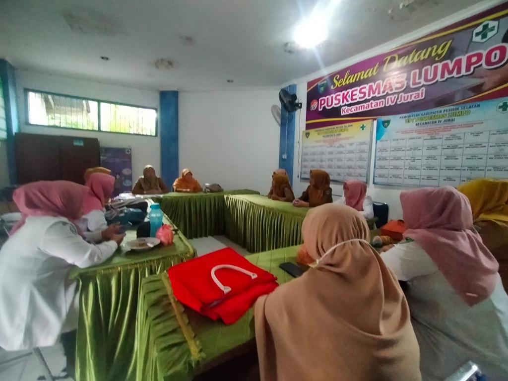  PUSKESMAS LUMPO  PERTEMUAN BIDAN DESA DAN PENGELOLA PROGRAM DALAM RANGKA KEGIATAN EVALUASI DI PUSTU