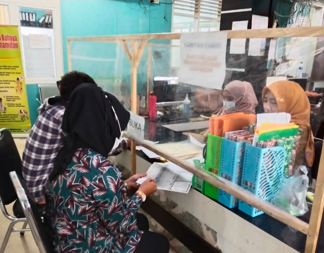 PUSKESMAS AIR HAJI SELASA,13 DESEMBER 2022LAKUKAN PELAYANAN DI RUANGAN REKAM MEDIS