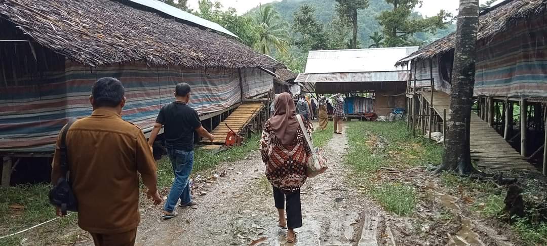Kunjungan Lapangan Terkait Laporan Masyarakat Tentang Banyaknya Lalat di Nagari Bunga Pasang Salido 