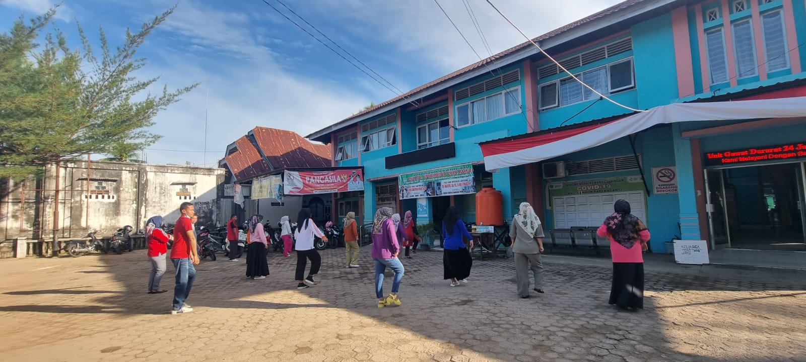 Puskesmas air haji setiap sabtu pagi Senam bersama staf puskesmas dan anggota ptolanis wipayah kerja
