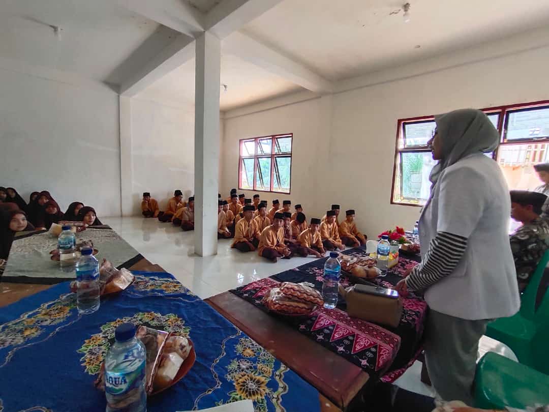 Petugas promkes dan kesling Puskesmas Surantih melakukan kunjungan ke MTI ashabul khafi 
