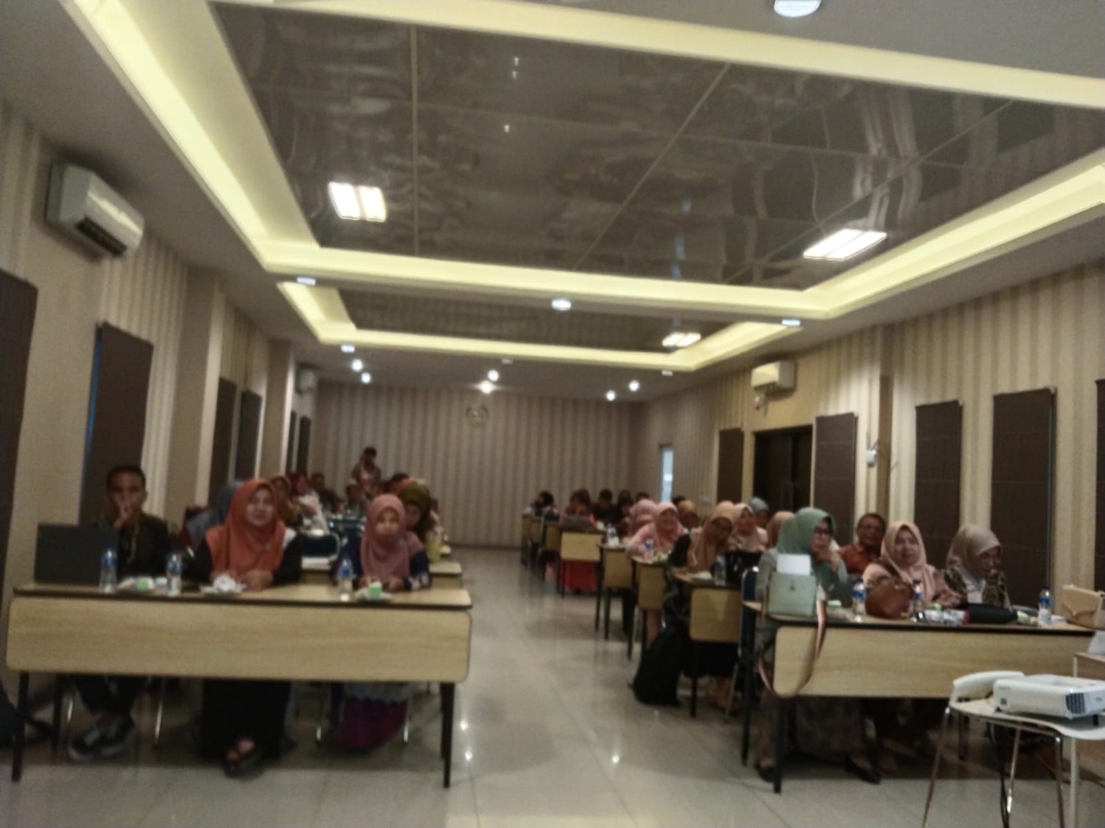 Kepala Tata Usaha Puskesmas Kayu Gadang menghadiri  Penyusunan Profil Kesehatan Tahun 2022 di Hotel 