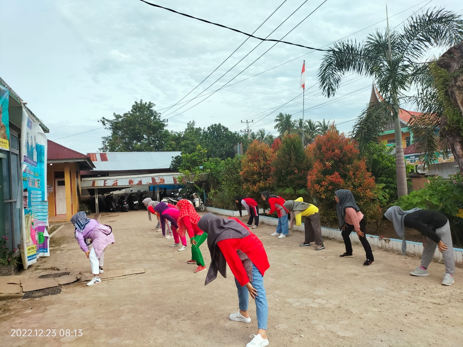 PUSKESMAS KAMBANG Jumat, 23 Desember 2022  Kegiatan hari ini senam pagi dengan staf Puskesmas Kamban