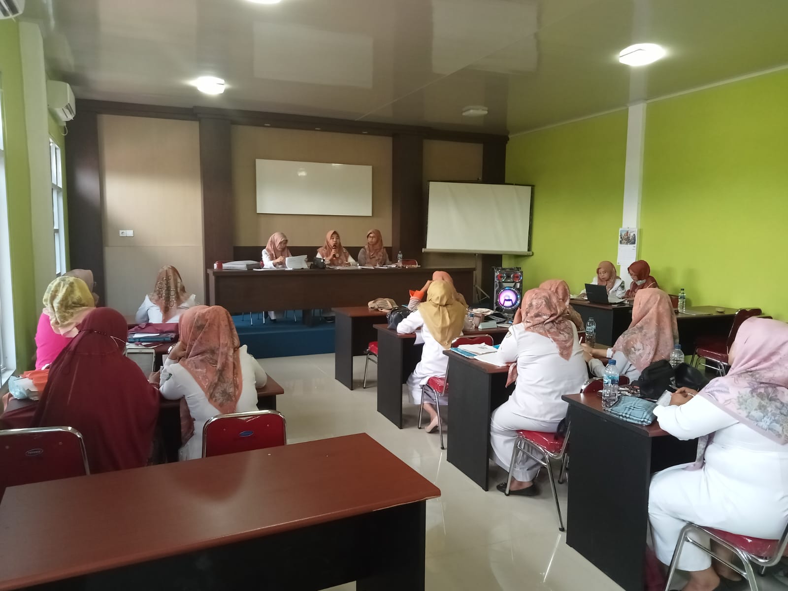 PUSKESMAS PASAR BARU PERTEMUAN CAPAIAN PROGRAM KESGA DAN SINKRONISASI DATA ANTAR PROGRAM 