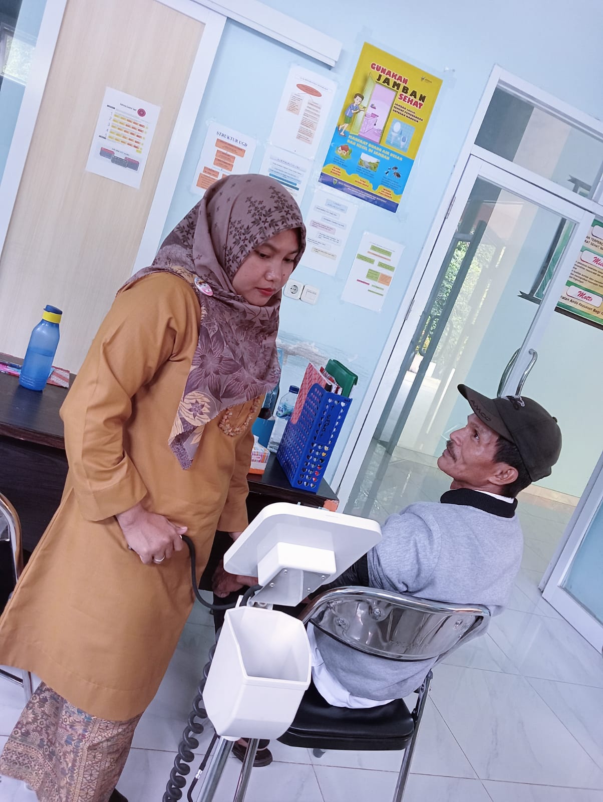 PELAYANAN POLI IGD  HARI INI ,PENGOBATAN KARIES GIGI DAN GINGIVITIS 