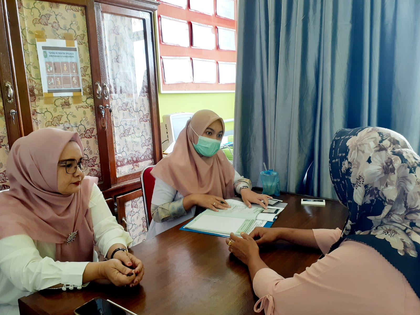 Pelayanan USG dalam gedung dan konsultasi ibu hamil dipuskesmas balaiselasa