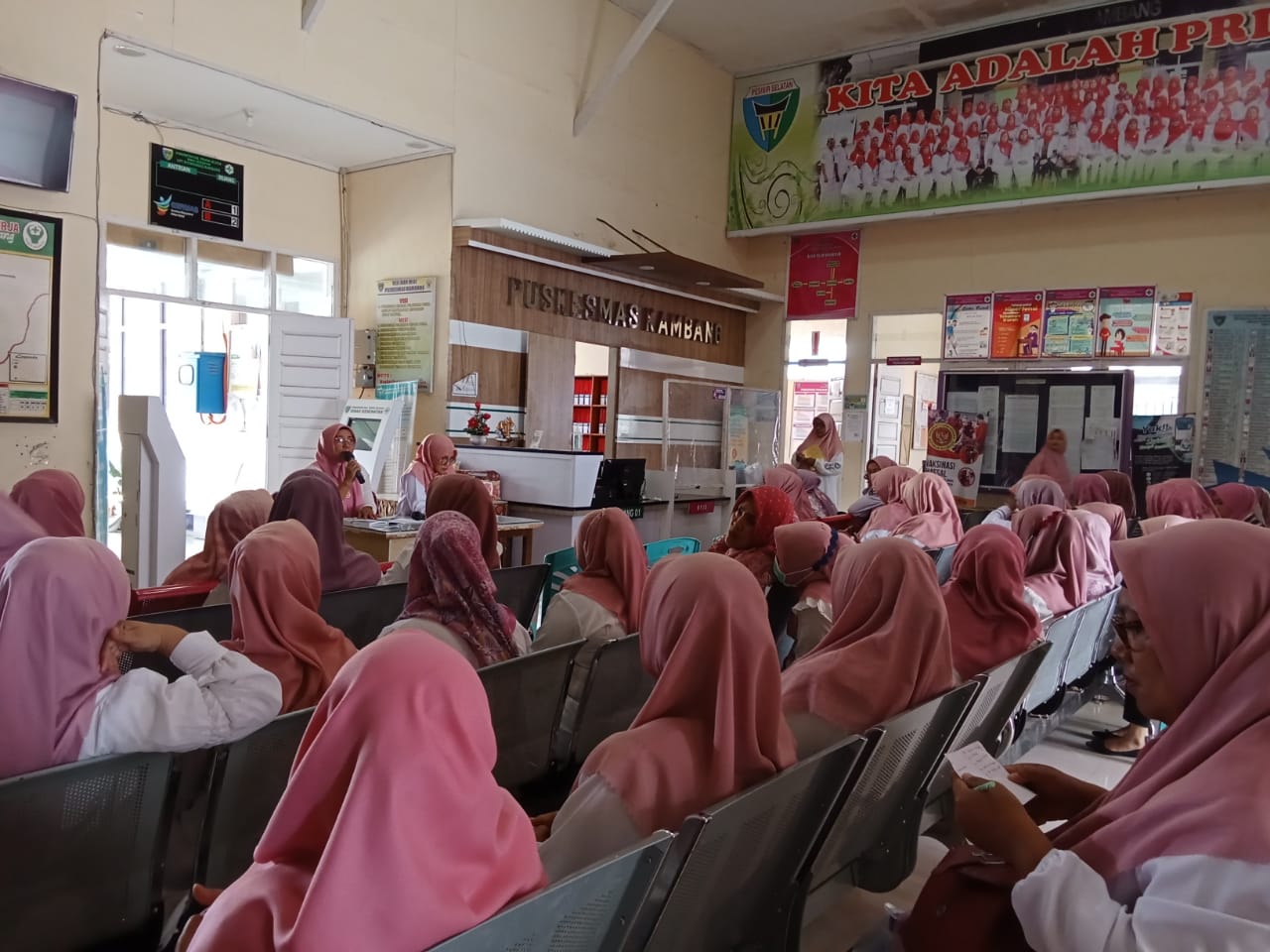 Kegiatan Staf Meeting Puskesmas kambang.