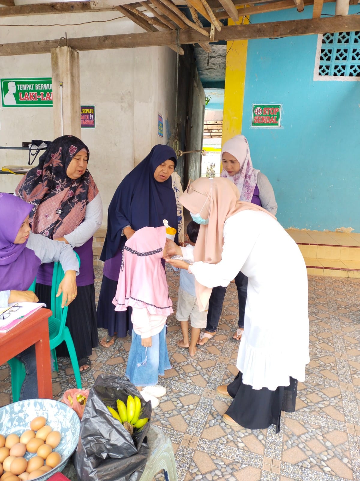 PUSKESMAS IV KOTO MUDIK Rabu, 11 Januari 2023 PEMBERIAN OBAT CACING DI POSYANDU MAWAR II LUBUK NYIUR