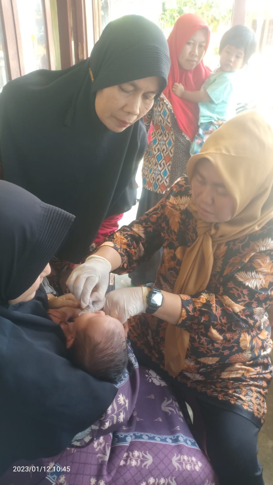 PUSKESMAS IV KOTO MUDIK KAMIS, 12 JANUARI 2023 PELAYANAN IMUNISASI DI POSYANDU FLAMBOYAN IV NAGARI T