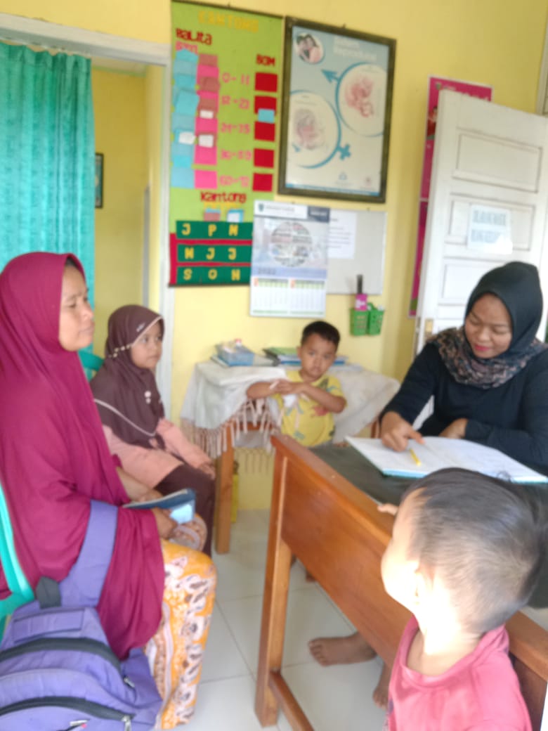 Puskesmas Air hadiah layani pasien di Poskesri Sungai Sirah Mudik 
