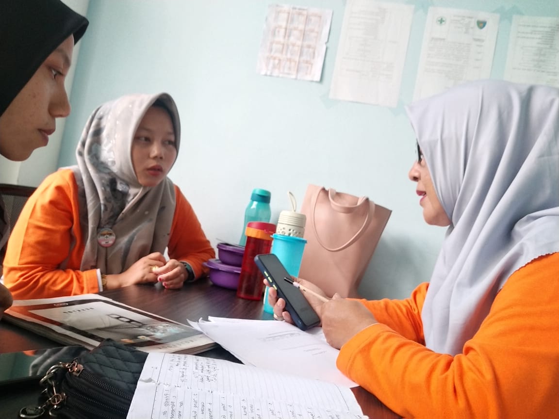 Perekapan Data Klinik Sanitasi Yang dilakukan bersama Petugas Kesling PUSK Kayu Gadang 