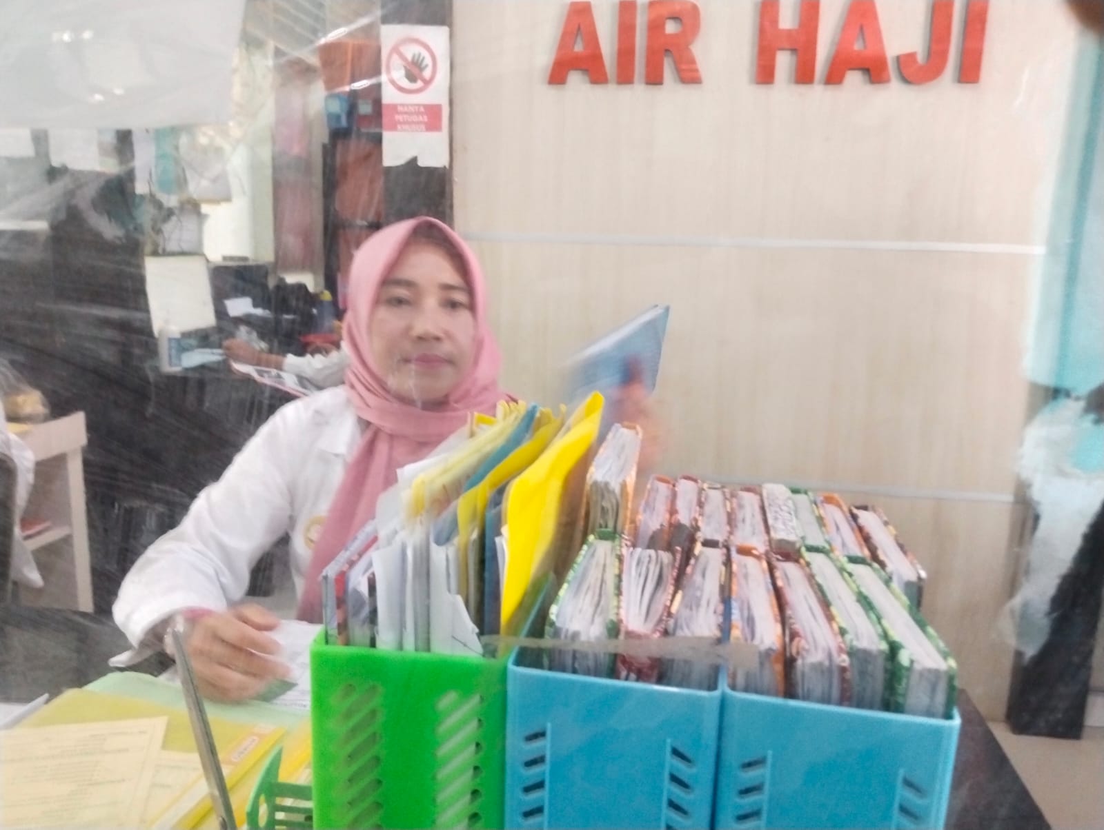 PUSKESMAS AIR HAJI SENIN,18 JANUARI 2023 LAkUKAN PELAYANAN DI RUANGAN REKAM MEDIS