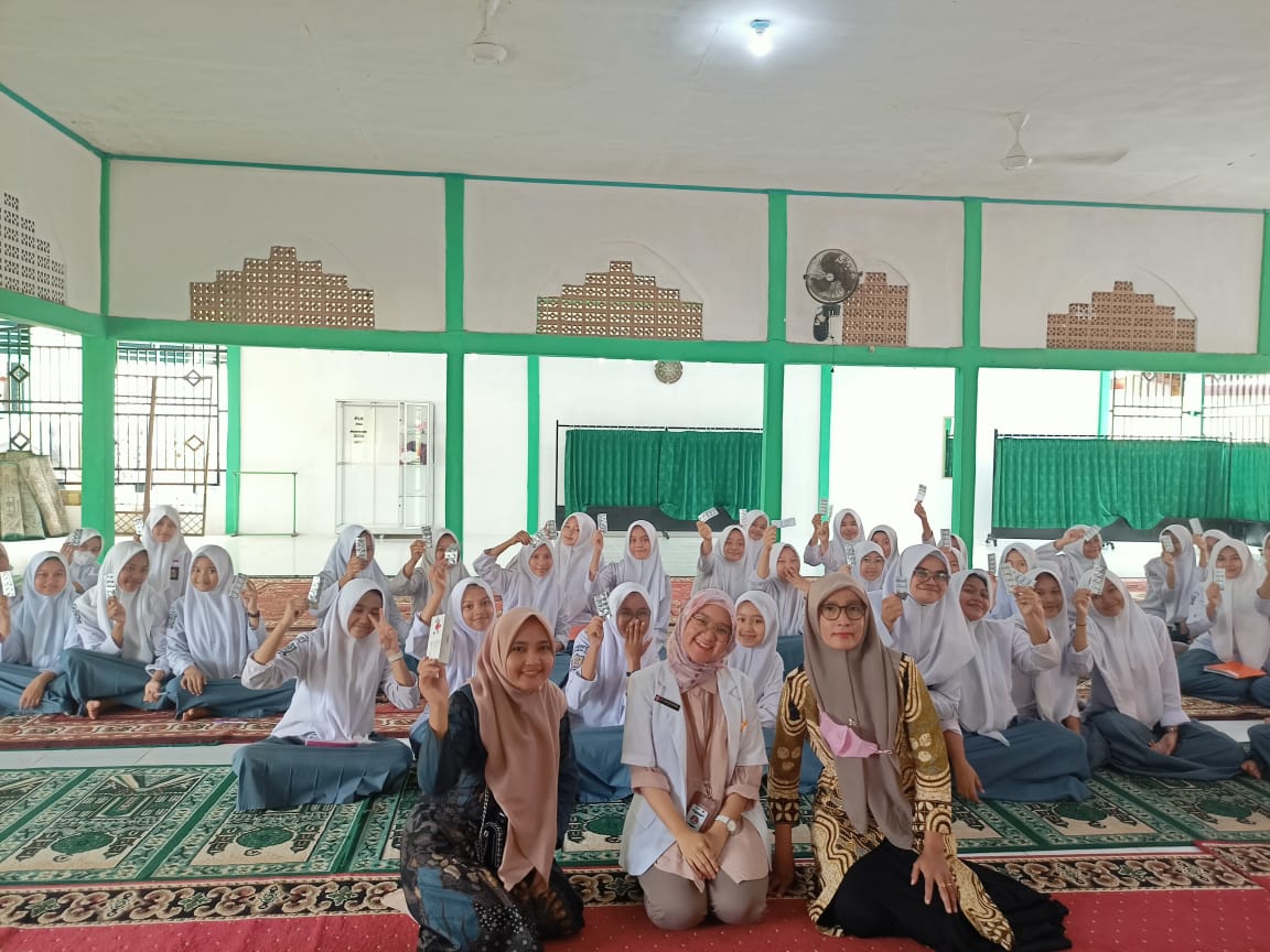 Pelaksanaan Sosialisasi Aplikasi Ceria dan Pemeriksaan Kesling di SMAN 2 Painan