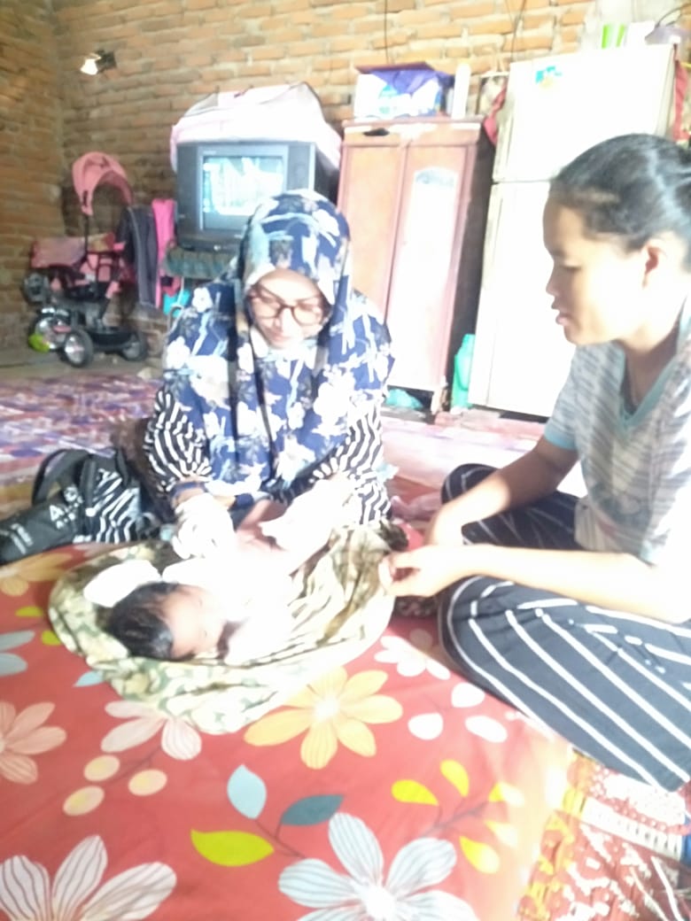 Puskesmas Air haji Poskesri muara air haji Sabtu tgl,21-01-2023 , Melakukan kunjungan rumah neonatus