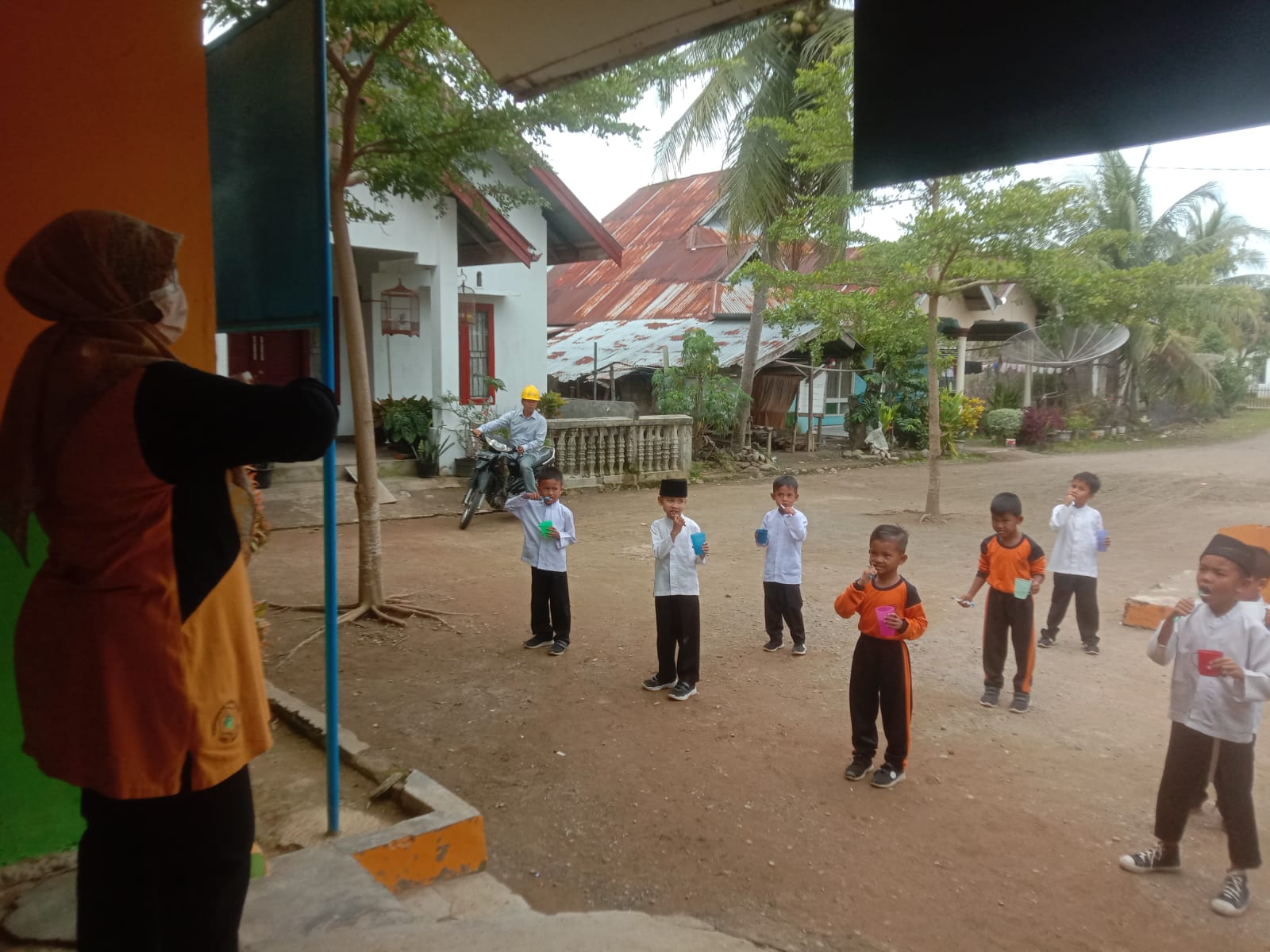 KEGIATAN UKGS PADA SISWA DI WILAYAH PUSKESMAS PASAR BARU                                            