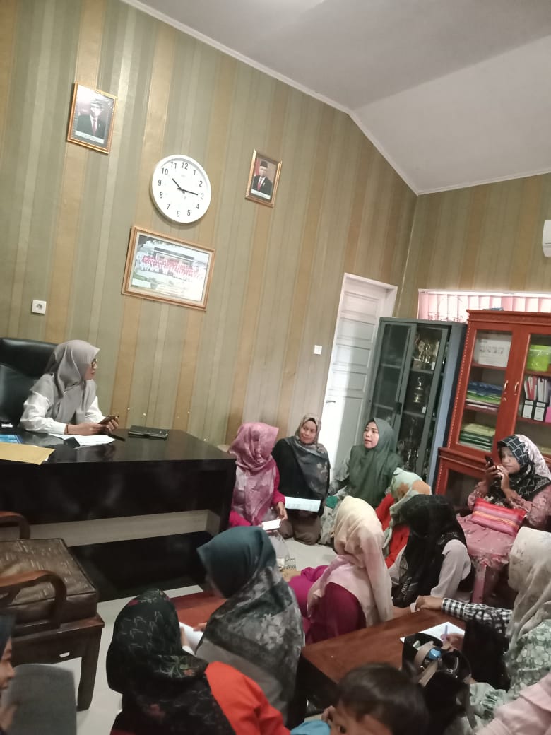 Sosialisasi crash program polio bersama bidan pustu poskesri dan pemegang posyandu di puskesmas kamb