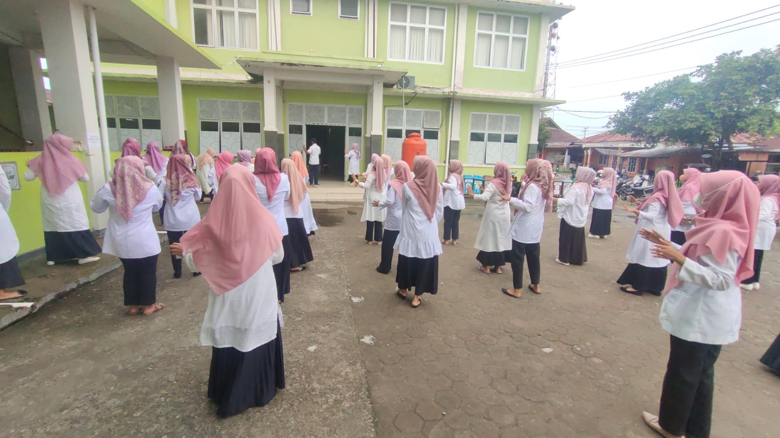 SENAM PEREGANGAN RUTIN STAF PUSKESMAS SURANTIH  Rabu,1 maret 2023