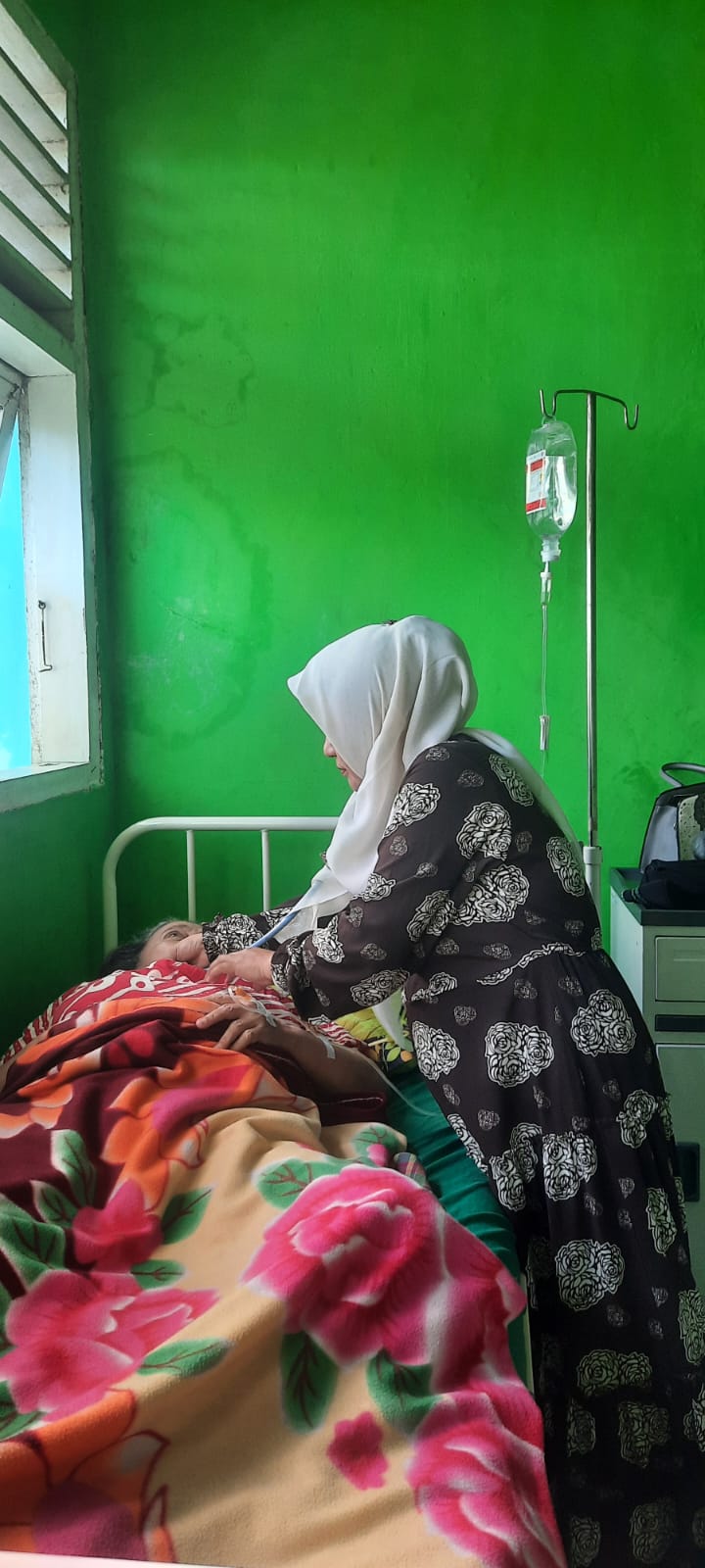 Tarusan Minggu, 12 Maret 2023 Visite pasien rawat inap Puskesmas 