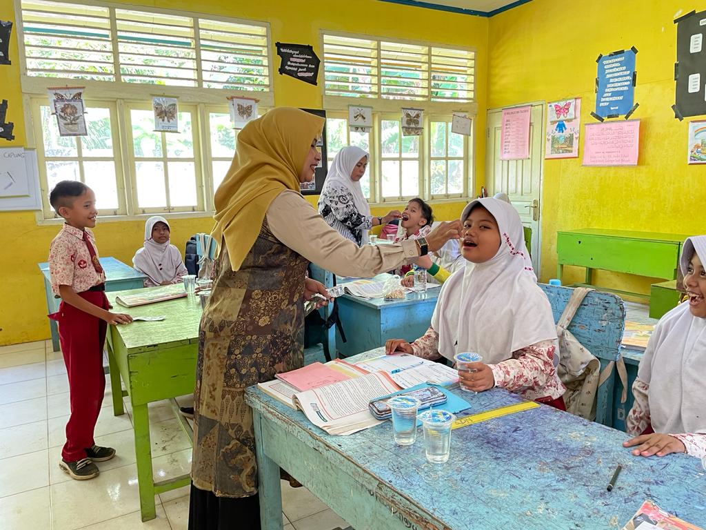 Puskesmas Inderapura  Pembagian Obat Pencegahan Massal (POPM)   \"Pemberian Obat Cacing\" Kamis, 16 