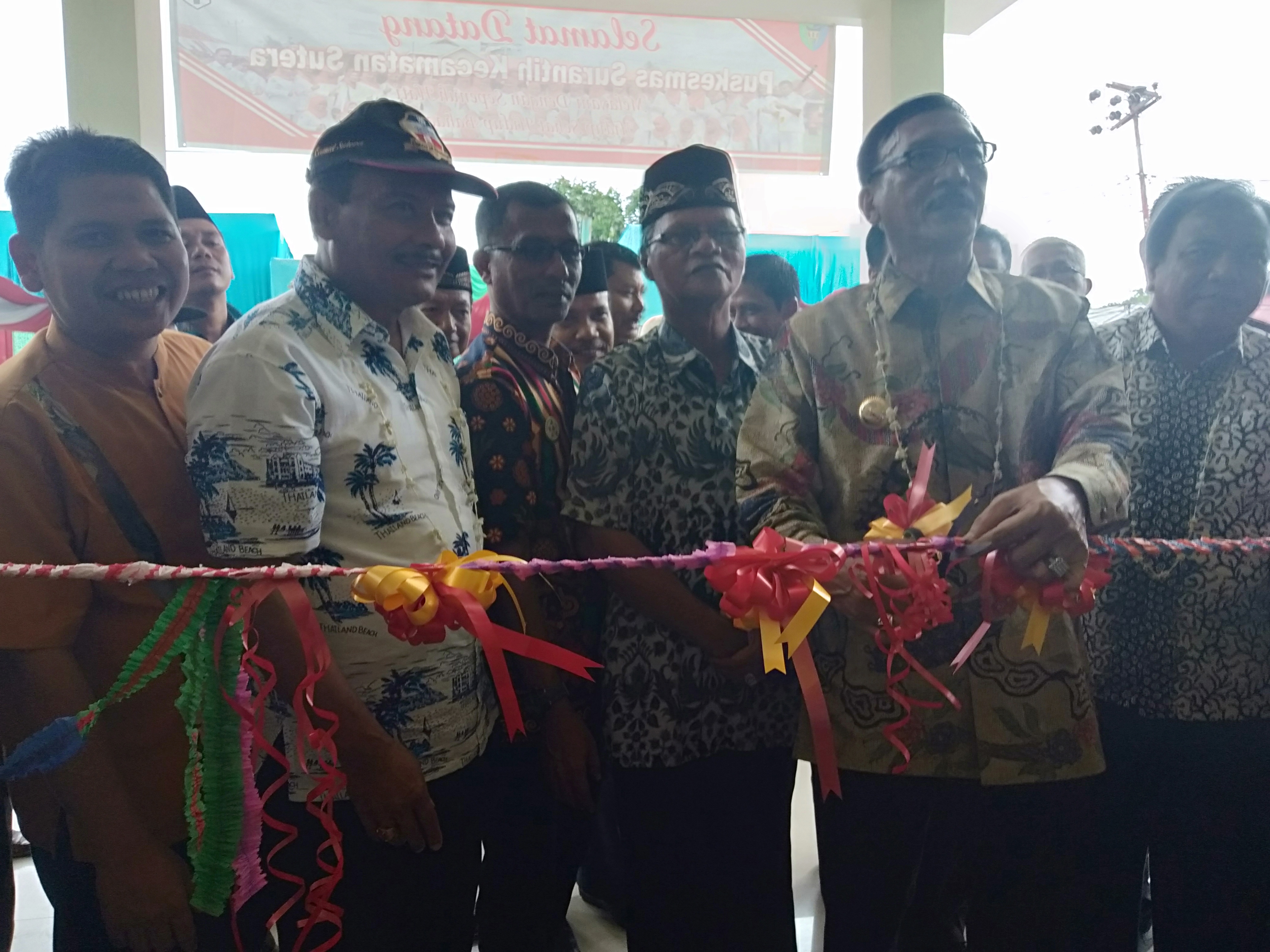 Bupati Pessel ResmikanPemakaian Gedung Rawat Inap Puskesmas Surantih