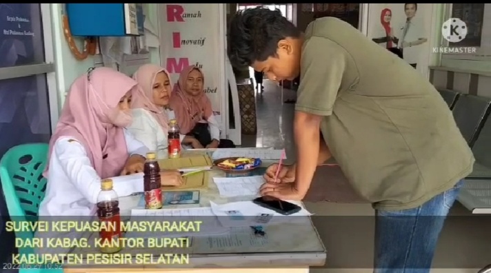 Tim dari Kabag. Kantor Bupati Kabupaten Pesisir Selatan, melakukan survey kepuasan masyarakat di Pus