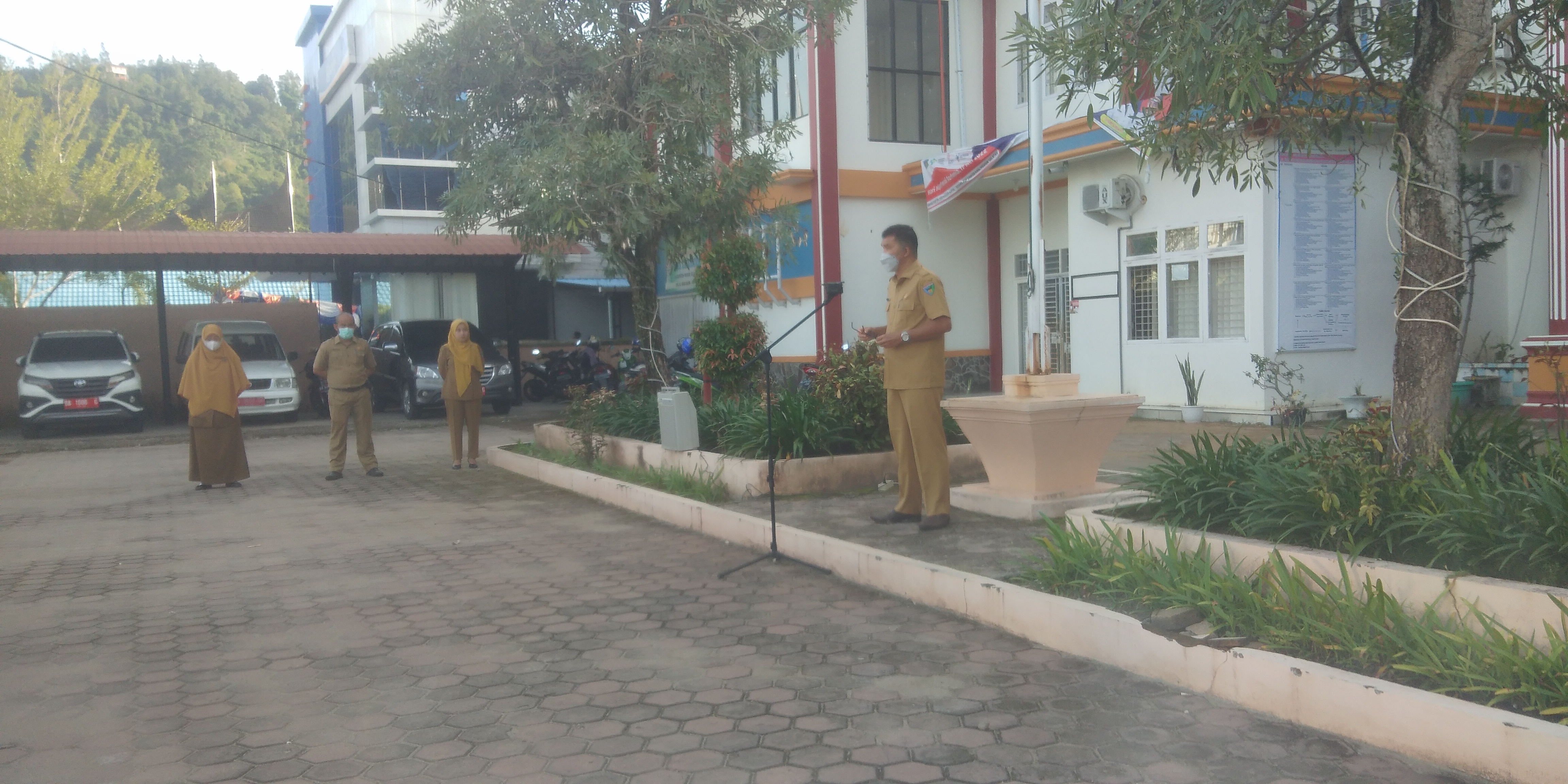 Pelaksanaan Apel  Pagi  Pegawai Dinas Kesehatan Kab.Pessel  teraplan Etika Birokrasi