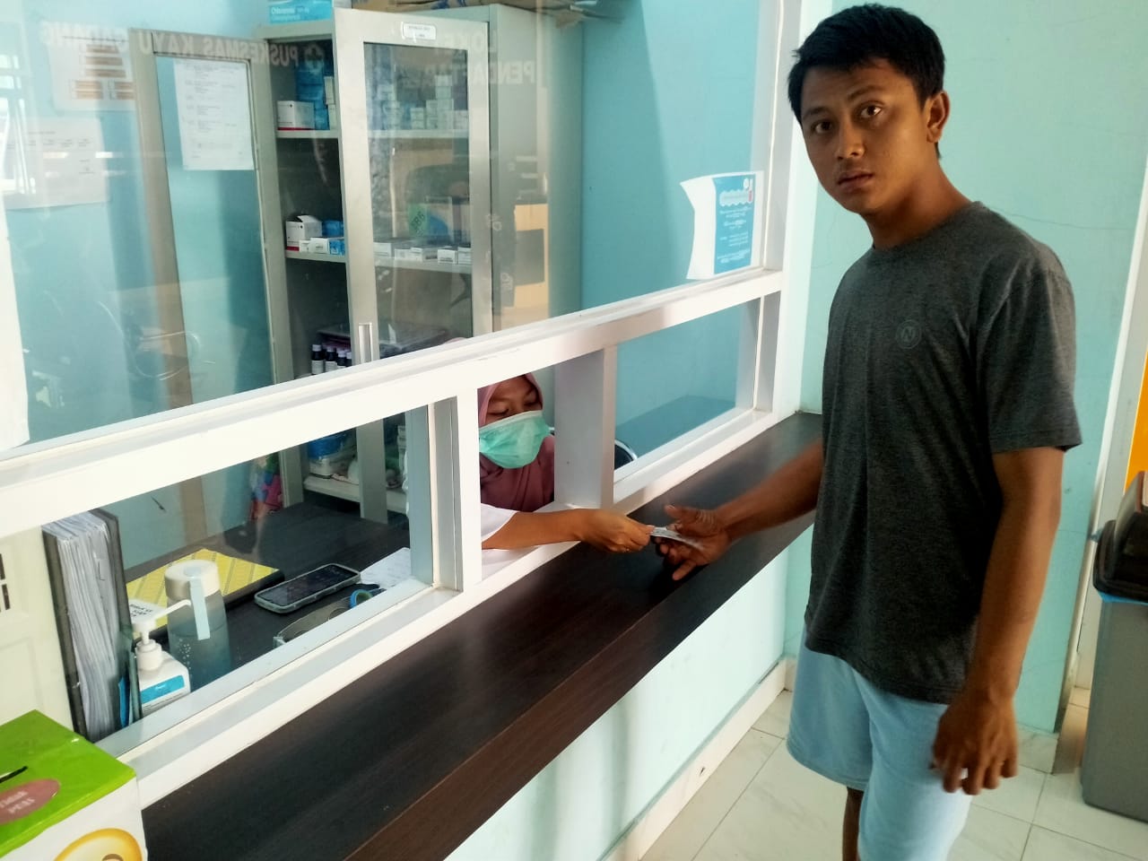 Pelayanan Pengambilan Obat (Pasien) Di Apotek Puskesmas Kayu Gadang