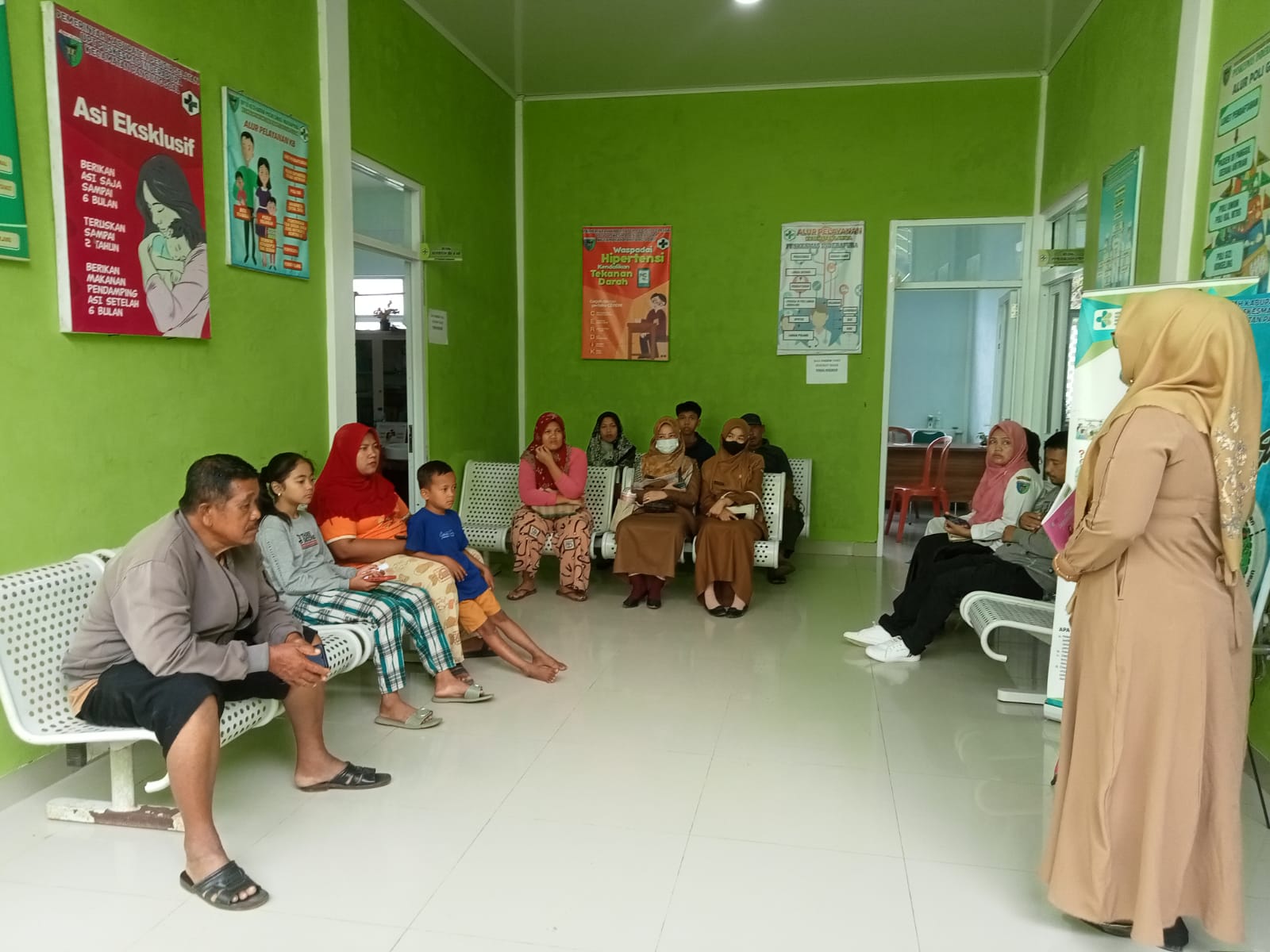 Penyuluhan Dalam Gedung Oleh Penanggung Jawab Program KIA Di Puskesmas Inderapura