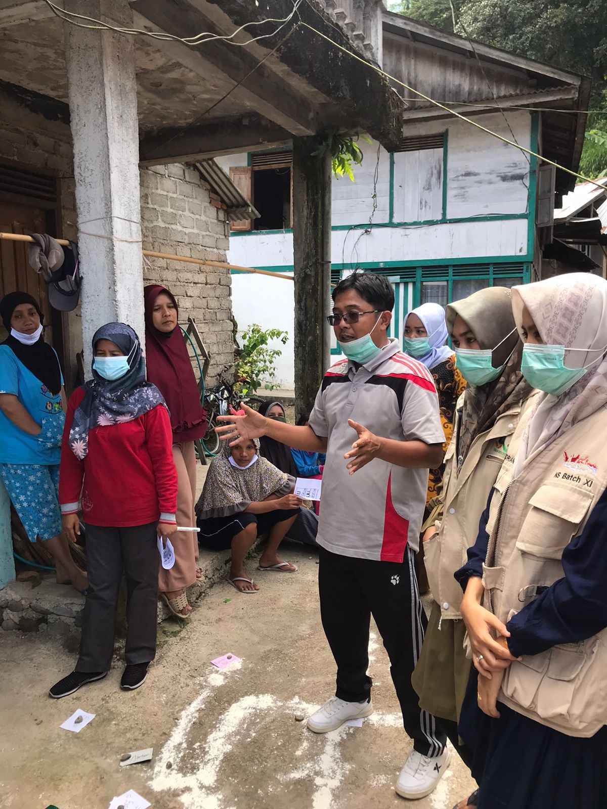 Petugas Kesling Puskesmas Asam Kubang Lakukan Pemicuan STBM di Nagari Pancung Taba