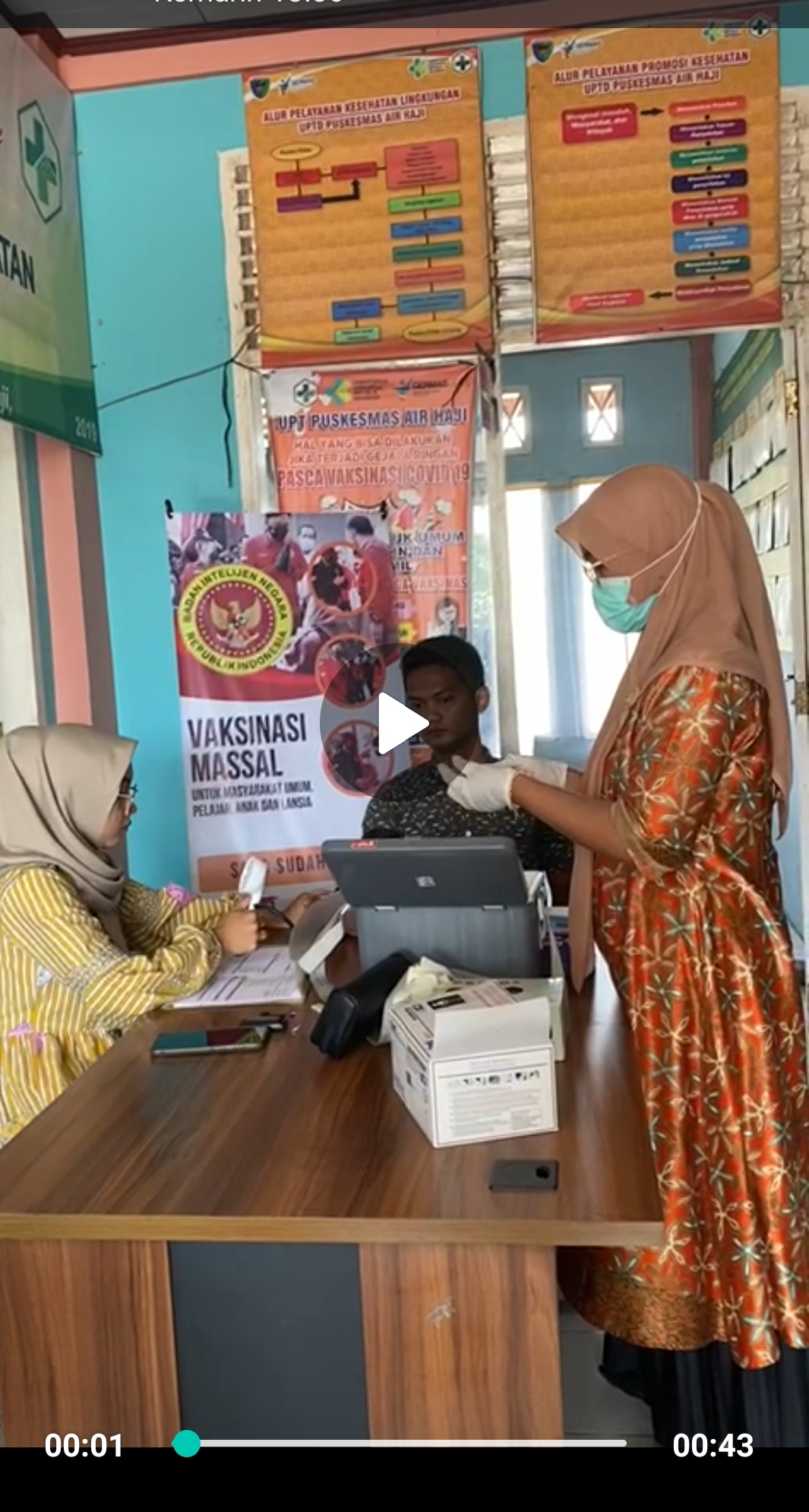 Pelaksanaan Kegiatan Vaksinasi Covid-19 di Posko Vaksinasi Puskemas Air Haji