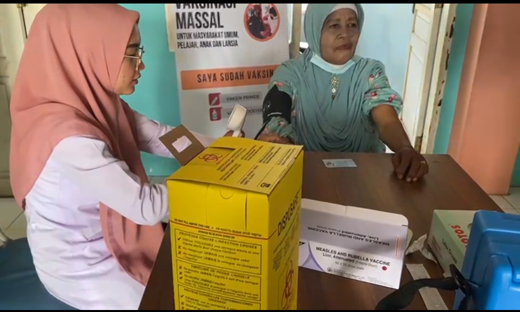 Pelaksanaan Kegiatan Vaksinasi Covid-19 di Posko Vaksinasi Puskemas Air Haji, 