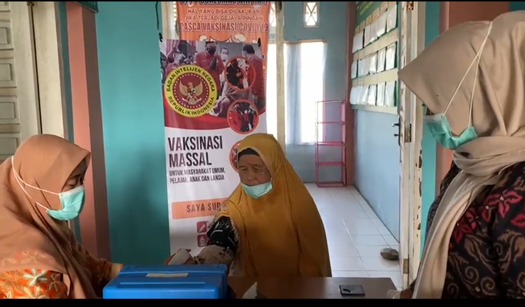 Pelaksanaan Kegiatan Vaksinasi Covid-19 di Posko Vaksinasi Puskemas Air Haji, 