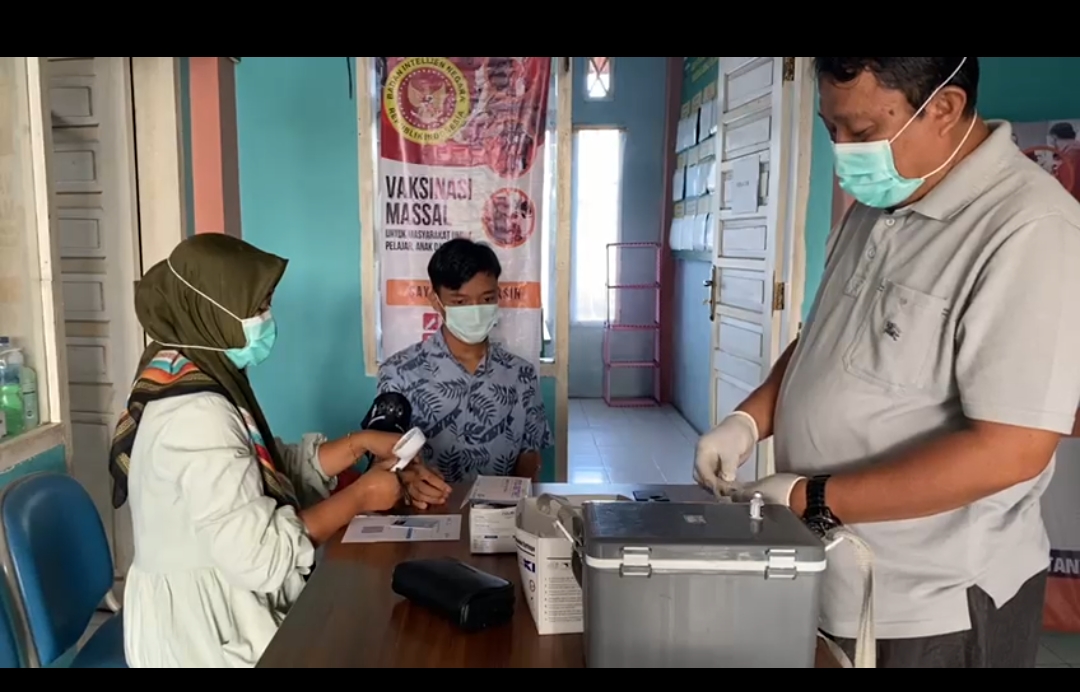 Pelaksanaan Kegiatan Vaksinasi Covid-19 di Posko Vaksinasi Puskemas Air Haji, 