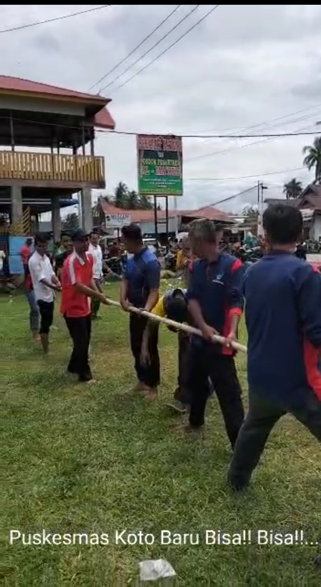 Puskesmas Kotobaru, ikuti lomba tarik tambang untuk menyemarakkan HUT RI ke 77 tahun.