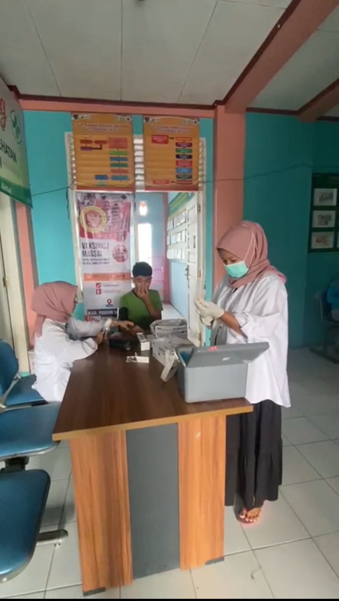 Pelaksanaan Kegiatan Vaksinasi Covid-19 di Posko Vaksinasi Puskemas Air Haji, 