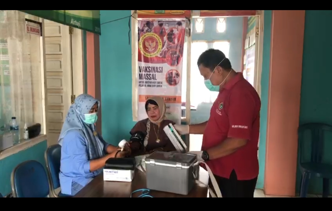 Pelaksanaan Kegiatan Vaksinasi Covid-19 di Posko Vaksinasi Puskemas Air Haji, 