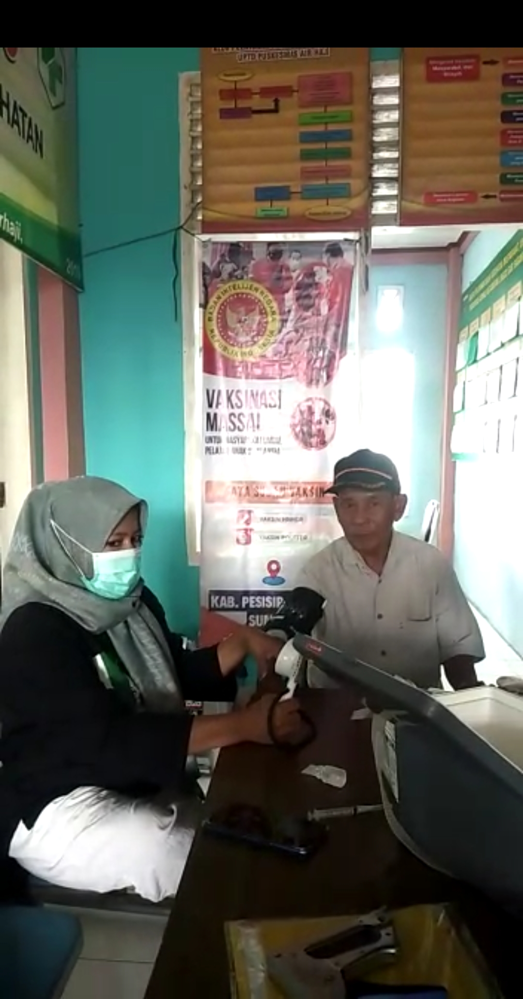 Pelaksanaan Kegiatan Vaksinasi Covid-19 di Posko Vaksinasi Puskemas Air Haji, 